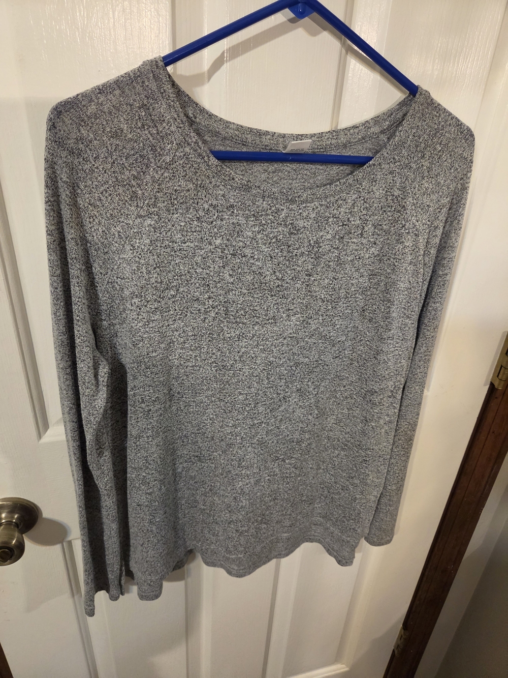 Old Navy Gray Long-Sleeve Scoop Neck Top